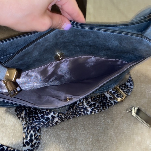Gray shoulder bag with leopard strap - Picture 3 of 5